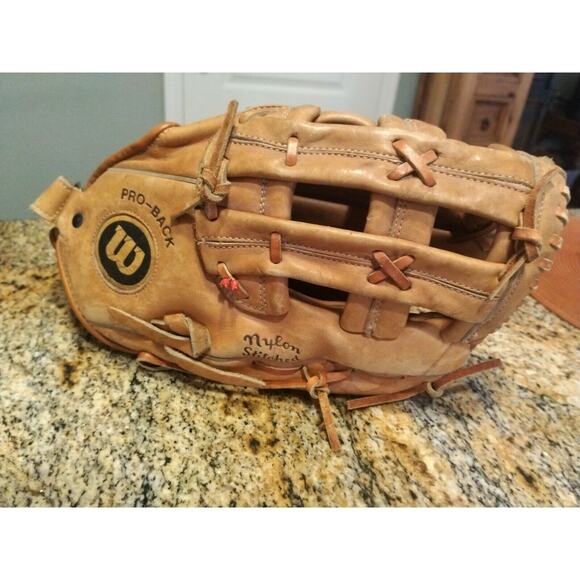 BASEBALL GLOVE WILSON JIM CATFISH HUNTER ACH2170 RIGHT HAND THROW - Picture 6 of 10